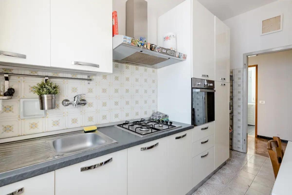 Ferienwohnung Spaziosa Matrimoniale Nel Centro Di Modena Exterior foto