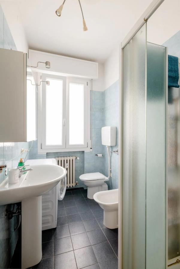 Ferienwohnung Spaziosa Matrimoniale Nel Centro Di Modena Exterior foto