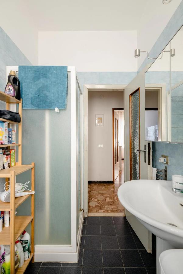Ferienwohnung Spaziosa Matrimoniale Nel Centro Di Modena Exterior foto