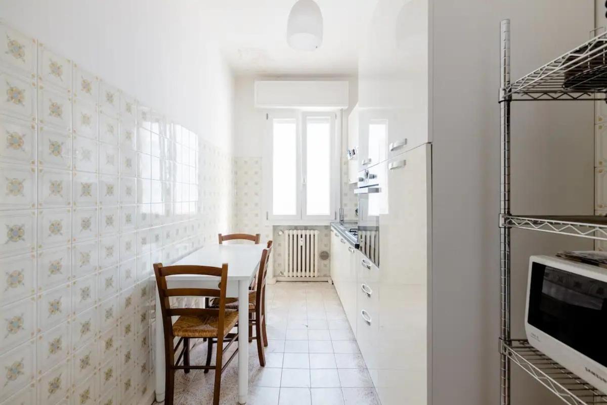 Ferienwohnung Spaziosa Matrimoniale Nel Centro Di Modena Exterior foto